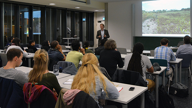 Prof. Dr. Goddert von Oheimb (TU Dresden) presents at Nexus Seminar No. 17