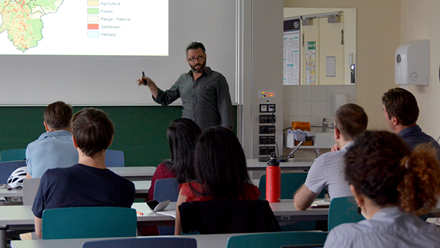Daniel Hawtree (Institute of Soil Science and Site Ecology, TU Dresden) presents at Nexus Seminar No. 22