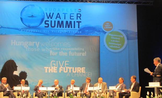 From left to right: Reza Ardakanian, Director UNU-FLORES; Avinash Tyagi, Secretary General, International Commission on Irrigation and Drainage; Roberto Lenton, Director, Robert B. Daugherty Water for Food Institute, University of Nebraska; Richard Lawford, Morgan State University; Mohamed Ait-Kadi, Chair, Technical Committee Global Water Partnership; Alexander Verbeek, Ministry of Foreign Affairs, the Netherlands; Paul Oquist Kelley, Minister and Private Secretary of National Policies, Nicaragua; Mohammed Ibrahim Al Saud, Deputy Minister for Water Affairs, Ministry of Water and Electricity, Saudi Arabia; Holger Hoff, Senior Research Fellow, SEI; and Moderator Fritz Holzwarth, Deputy Director-General, German Federal Ministry for the Environment. (Image: Tobias Bauer/UNU-FLORES)