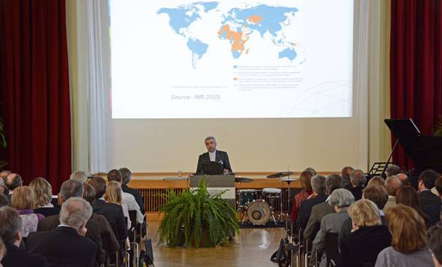 Statement of Dr. Reza Ardakanian at the opening ceremony of CAWR. (Image: Antonio di Vico/UNU-FLORES)