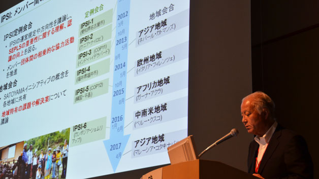 Photo: セッション開会にあたり、あいさつする武内和彦UNU-IAS上級客員教授/UNU-IAS