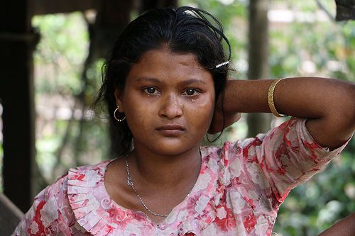 crying Rohingya woman