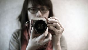 最近学んだ情報を忘れることは、アルツハイマー病の初期に現れる兆候の 1 つです。