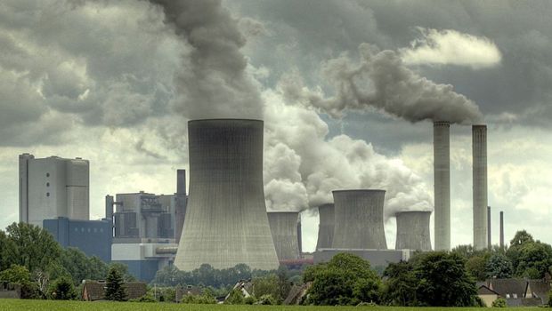 世界最大の彫刻は41万バレルの石油から作られる