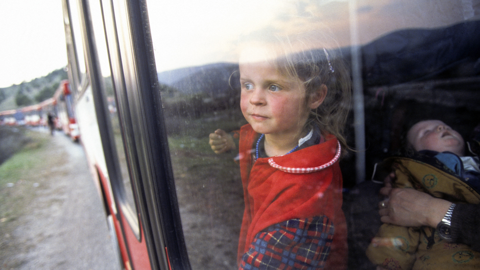 ドイツに向かうコソボ難民。Photo: UN Photo/UNHCR/Roger LeMoyne 