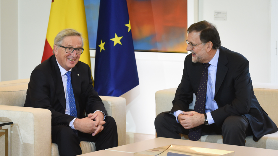 Discussion between Mariano Rajoy Brey, on the right, and Jean-Claude Juncker